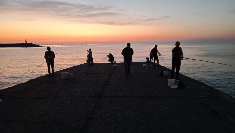  RİZE PAZAR TARİHİ İSKELE’DE BALIK TUTMA KEYFİ….