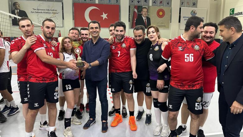  RİZE-PAZAR’DA KURUMLAR ARASI VOLEYBOL TURNUVASI SONA ERDİ…