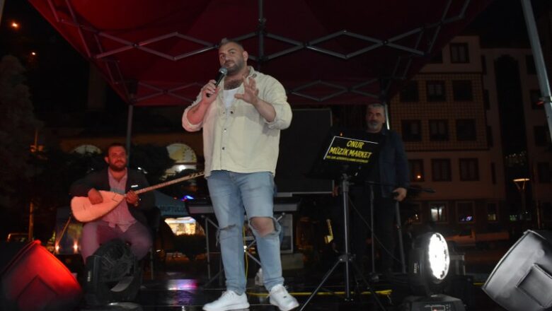  MUSTAFA ALPTEKİN’LE  YAĞMUR ALTIN’DA COŞTULAR…