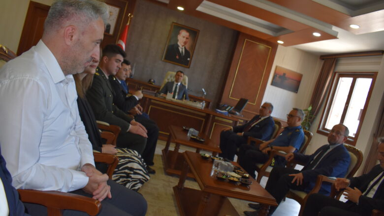  RİZE-PAZAR KAYMAKAMI HAMZA İNAM KAMU KURUM ve KURULUŞLARININ İDARECİ VE MÜDÜRLERİNİN BAYRAMINI KUTLADI.