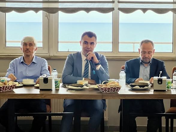  PAZAR KAYMAKAMI KURAN KURSU ÖĞRENCİLERİYLE BİR ARAYA GELDİ.