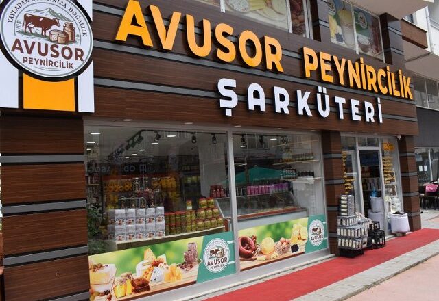  PAZAR’DA AVUSOR PEYNİRCİLİK VE ŞARKÜTERİ HİZMETE AÇILDI….
