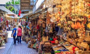 Turistlerden hediyelik eşyaya rekor harcama: 1 milyar doları aştı – Birlik Haber Ajansı