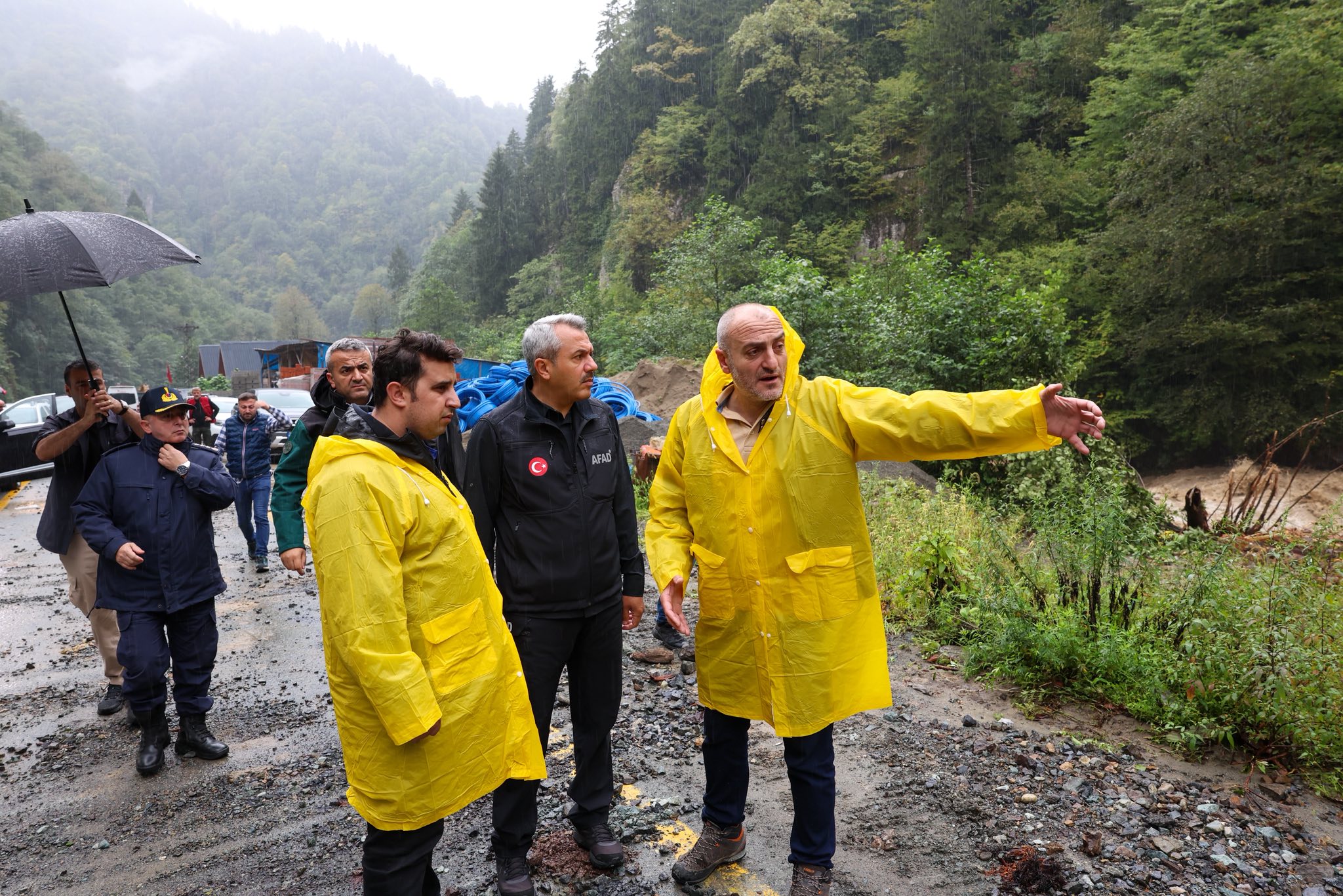 RİZE VALİSİ VE MİLLETVEKİLİN'DEN İNCELEME......