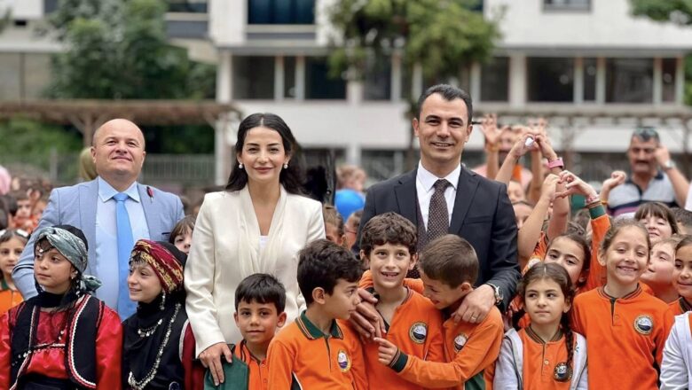  RİZE-PAZAR KAYMAKAMI  ÖĞRENCİLERLE BİR ARAYA  GELDİ.