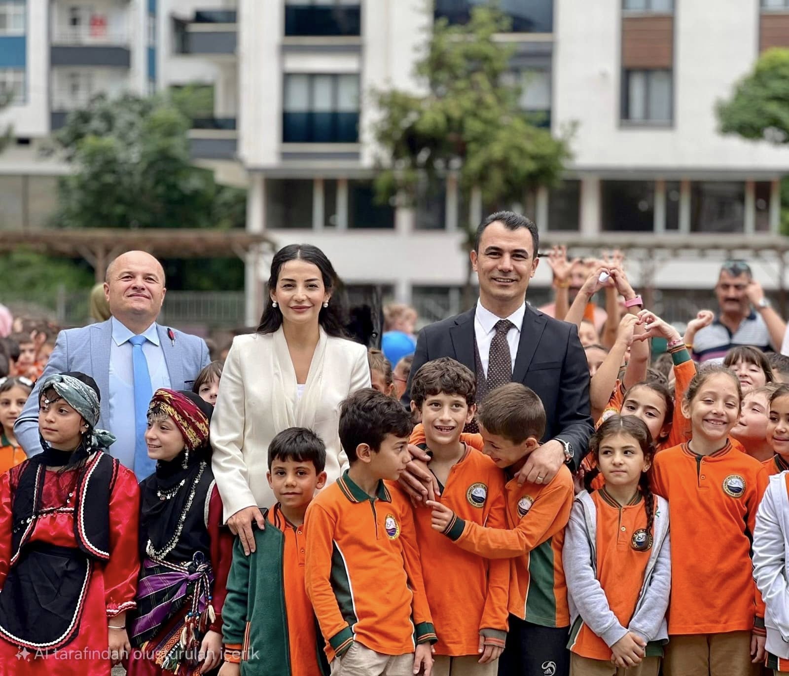 RİZE-PAZAR KAYMAKAMI  ÖĞRENCİLERLE BİR ARAYA  GELDİ.