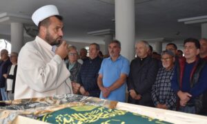 KARABEKİR AİLESİ ANNELERİNİ SON YOLCULUĞUNA UĞURLADI..