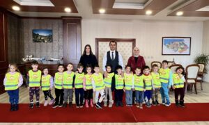 MİNİKLER PAZAR KAYMAKAMINI ZİYARET  ETTİLER….