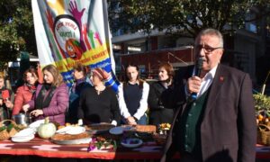 RİZE-PAZAR CHP YERLİ MALI HAFTASI NEDENİYLE ETKİNLİK DÜZENLEDİ.