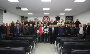 RİZE VALİSİ PAZAR KAYMAKAMLIĞINI VE MUHTAR DERNEĞİNİ ZİYARET ETTİ..