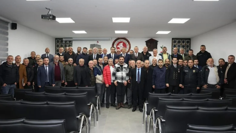  RİZE VALİSİ PAZAR KAYMAKAMLIĞINI VE MUHTAR DERNEĞİNİ ZİYARET ETTİ..