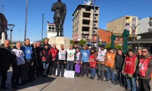 RİZE-PAZAR’DA OTURMA EYLEMİ YAPILDI.