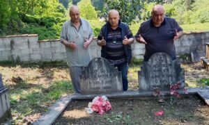 BAYRAM’DA ARAMIZDAN AYRILAN BÜYÜKLERİMİZİN KABRİNİ ZİYARET ETTİK..